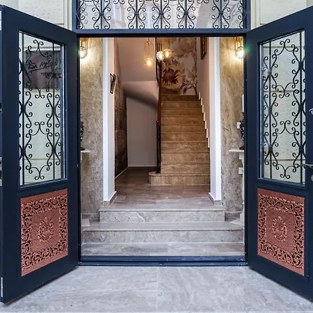 The Chic Retreat