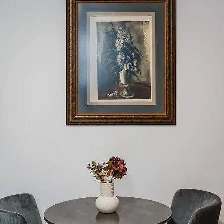 The Chic Retreat *